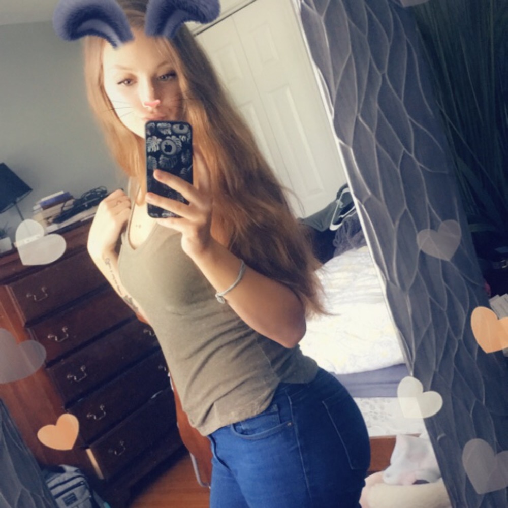 Meet your Posher, Alexya